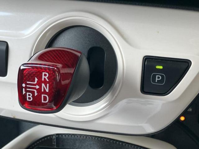 プリウス 4WD Aプレミアムツーリングセレクション エアロ/保証書/純正 9インチ SDナビ/衝突安全装置/シートヒーター 前席/車線逸脱防止支援システム/シート 合皮/パーキングアシスト 自動操舵/ヘッドランプ LED/Bluetooth接続 4WD(17枚目)