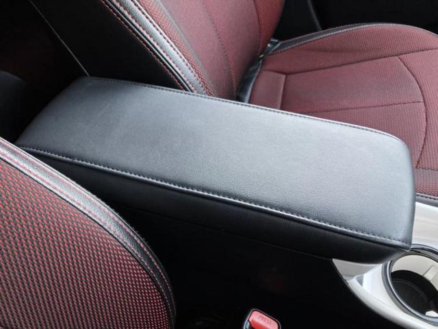 プリウス 4WD Aプレミアムツーリングセレクション エアロ/保証書/純正 9インチ SDナビ/衝突安全装置/シートヒーター 前席/車線逸脱防止支援システム/シート 合皮/パーキングアシスト 自動操舵/ヘッドランプ LED/Bluetooth接続 4WD(30枚目)