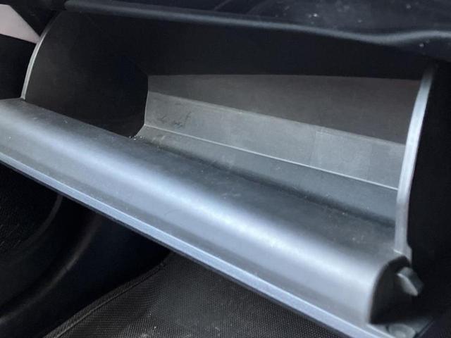 プリウス 4WD Aプレミアムツーリングセレクション エアロ/保証書/純正 9インチ SDナビ/衝突安全装置/シートヒーター 前席/車線逸脱防止支援システム/シート 合皮/パーキングアシスト 自動操舵/ヘッドランプ LED/Bluetooth接続 4WD(33枚目)