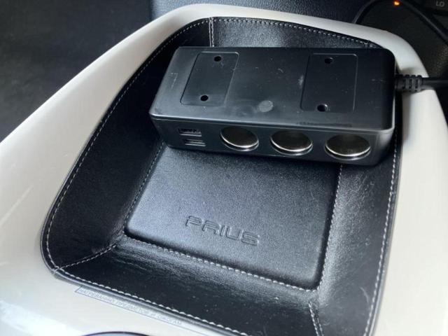 プリウス 4WD Aプレミアムツーリングセレクション エアロ/保証書/純正 9インチ SDナビ/衝突安全装置/シートヒーター 前席/車線逸脱防止支援システム/シート 合皮/パーキングアシスト 自動操舵/ヘッドランプ LED/Bluetooth接続 4WD(36枚目)