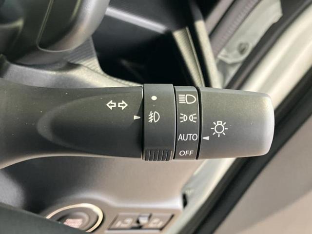 スペーシアカスタム ハイブリッドＸＳ　保証書／セーフティサポート（スズキ）／両側電動スライドドア／シートヒーター　前席／車線逸脱防止支援システム／シート　ハーフレザー／登録済未使用車／ヘッドランプ　ＬＥＤ／ＵＳＢジャック　ワンオーナー（11枚目）