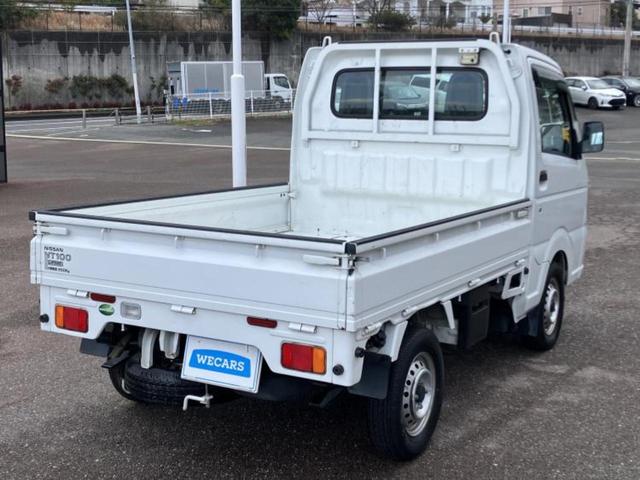 NT100クリッパートラック 4WD DXノウハン 新品タイヤ/保証書/エアバッグ 運転席/パワーステアリング/マニュアルエアコン/取扱説明書/ヘッドライトレベライザー/ラジオ 4WD(3枚目)