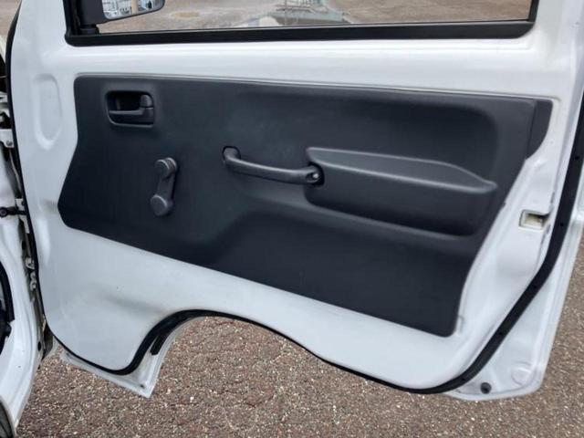 NT100クリッパートラック 4WD DXノウハン 新品タイヤ/保証書/エアバッグ 運転席/パワーステアリング/マニュアルエアコン/取扱説明書/ヘッドライトレベライザー/ラジオ 4WD(8枚目)