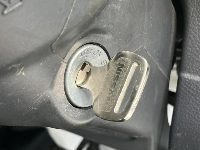 NT100クリッパートラック 4WD DXノウハン 新品タイヤ/保証書/エアバッグ 運転席/パワーステアリング/マニュアルエアコン/取扱説明書/ヘッドライトレベライザー/ラジオ 4WD(15枚目)