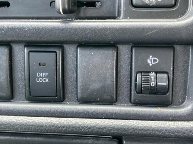 NT100クリッパートラック 4WD DXノウハン 新品タイヤ/保証書/エアバッグ 運転席/パワーステアリング/マニュアルエアコン/取扱説明書/ヘッドライトレベライザー/ラジオ 4WD(17枚目)