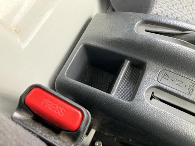 NT100クリッパートラック 4WD DXノウハン 新品タイヤ/保証書/エアバッグ 運転席/パワーステアリング/マニュアルエアコン/取扱説明書/ヘッドライトレベライザー/ラジオ 4WD(32枚目)