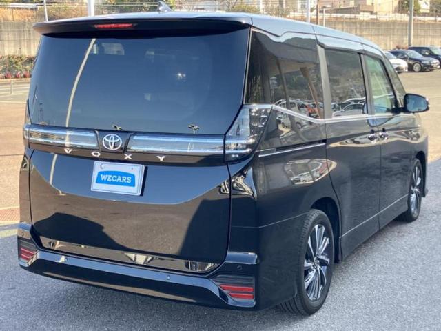 ヴォクシー Ｓ－Ｚ　保証書／純正　１０インチ　ＳＤナビ／後席モニター　純正　１２．３インチ／衝突安全装置／両側電動スライドドア／シートヒーター　前席／車線逸脱防止支援システム／ドライブレコーダー　社外　バックカメラ（3枚目）