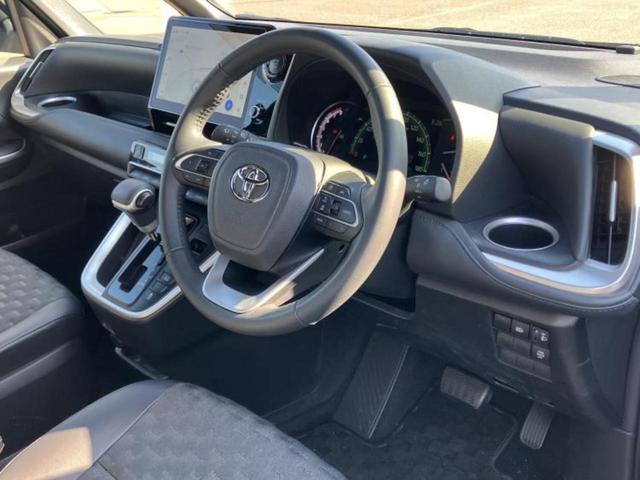 ヴォクシー Ｓ－Ｚ　保証書／純正　１０インチ　ＳＤナビ／後席モニター　純正　１２．３インチ／衝突安全装置／両側電動スライドドア／シートヒーター　前席／車線逸脱防止支援システム／ドライブレコーダー　社外　バックカメラ（5枚目）