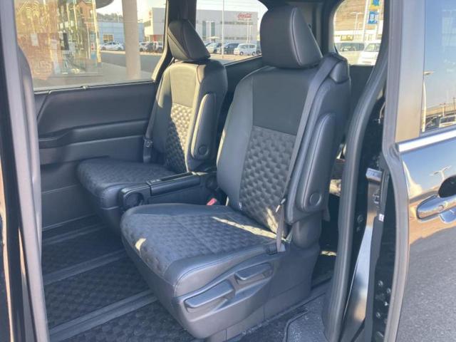 ヴォクシー Ｓ－Ｚ　保証書／純正　１０インチ　ＳＤナビ／後席モニター　純正　１２．３インチ／衝突安全装置／両側電動スライドドア／シートヒーター　前席／車線逸脱防止支援システム／ドライブレコーダー　社外　バックカメラ（7枚目）