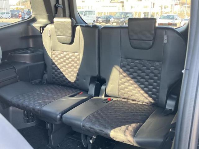 ヴォクシー Ｓ－Ｚ　保証書／純正　１０インチ　ＳＤナビ／後席モニター　純正　１２．３インチ／衝突安全装置／両側電動スライドドア／シートヒーター　前席／車線逸脱防止支援システム／ドライブレコーダー　社外　バックカメラ（8枚目）