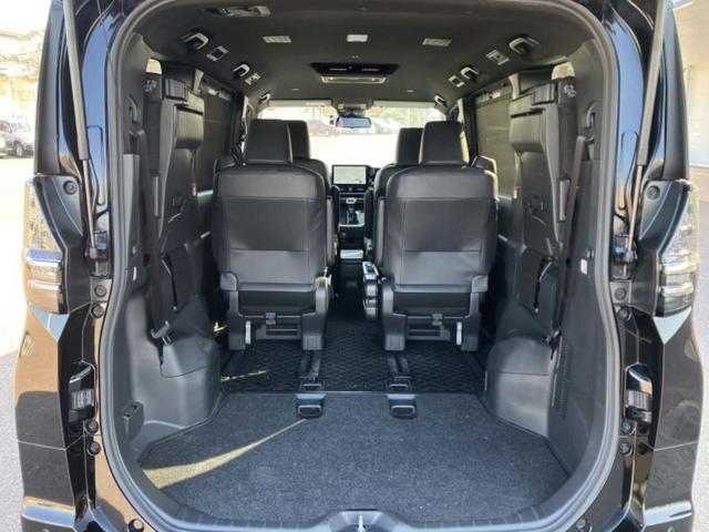 ヴォクシー Ｓ－Ｚ　保証書／純正　１０インチ　ＳＤナビ／後席モニター　純正　１２．３インチ／衝突安全装置／両側電動スライドドア／シートヒーター　前席／車線逸脱防止支援システム／ドライブレコーダー　社外　バックカメラ（20枚目）