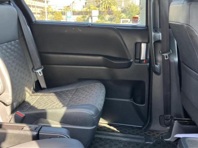 ヴォクシー Ｓ－Ｚ　保証書／純正　１０インチ　ＳＤナビ／後席モニター　純正　１２．３インチ／衝突安全装置／両側電動スライドドア／シートヒーター　前席／車線逸脱防止支援システム／ドライブレコーダー　社外　バックカメラ（24枚目）