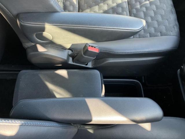 ヴォクシー Ｓ－Ｚ　保証書／純正　１０インチ　ＳＤナビ／後席モニター　純正　１２．３インチ／衝突安全装置／両側電動スライドドア／シートヒーター　前席／車線逸脱防止支援システム／ドライブレコーダー　社外　バックカメラ（31枚目）