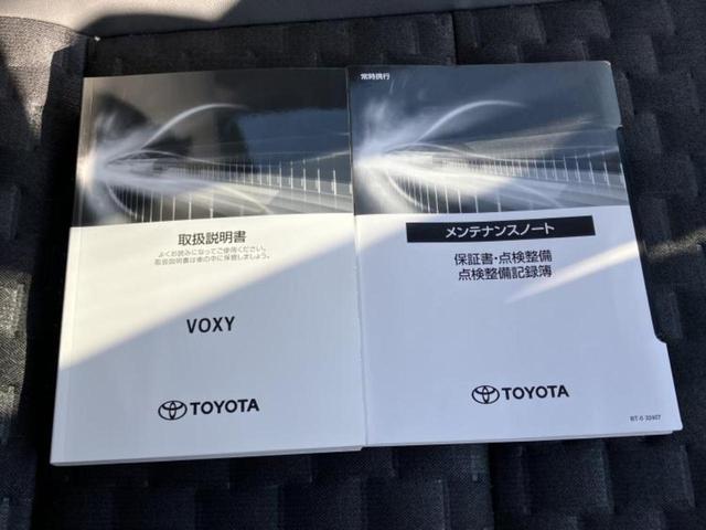 ヴォクシー Ｓ－Ｚ　保証書／純正　１０インチ　ＳＤナビ／後席モニター　純正　１２．３インチ／衝突安全装置／両側電動スライドドア／シートヒーター　前席／車線逸脱防止支援システム／ドライブレコーダー　社外　バックカメラ（34枚目）