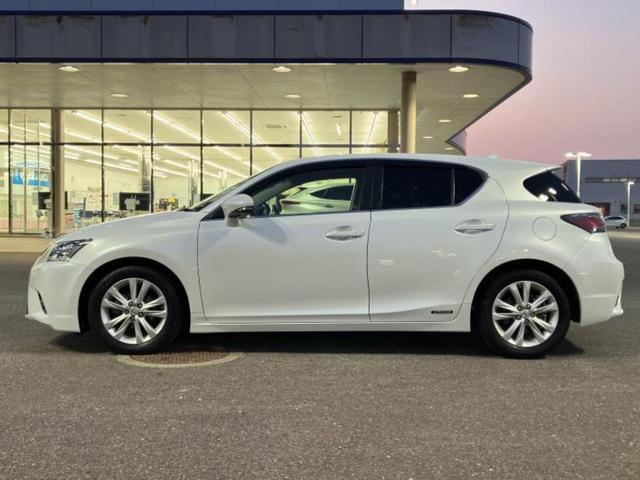 ＣＴ ＣＴ２００ｈバージョンＣ　新品タイヤ／保証書／純正　ＳＤナビ／シートヒーター　前席／シート　合皮／ドライブレコーダー　社外／ヘッドランプ　ＬＥＤ／ＵＳＢジャック／Ｂｌｕｅｔｏｏｔｈ接続／ＨＤＭＩ接続／ＥＴＣ／ＥＢＤ付ＡＢＳ（2枚目）