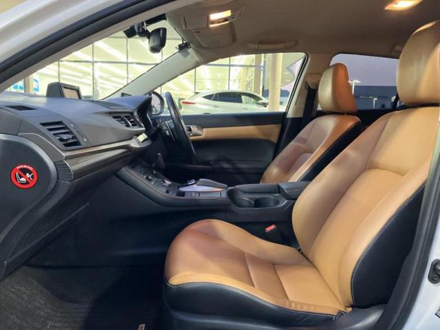 ＣＴ ＣＴ２００ｈバージョンＣ　新品タイヤ／保証書／純正　ＳＤナビ／シートヒーター　前席／シート　合皮／ドライブレコーダー　社外／ヘッドランプ　ＬＥＤ／ＵＳＢジャック／Ｂｌｕｅｔｏｏｔｈ接続／ＨＤＭＩ接続／ＥＴＣ／ＥＢＤ付ＡＢＳ（6枚目）