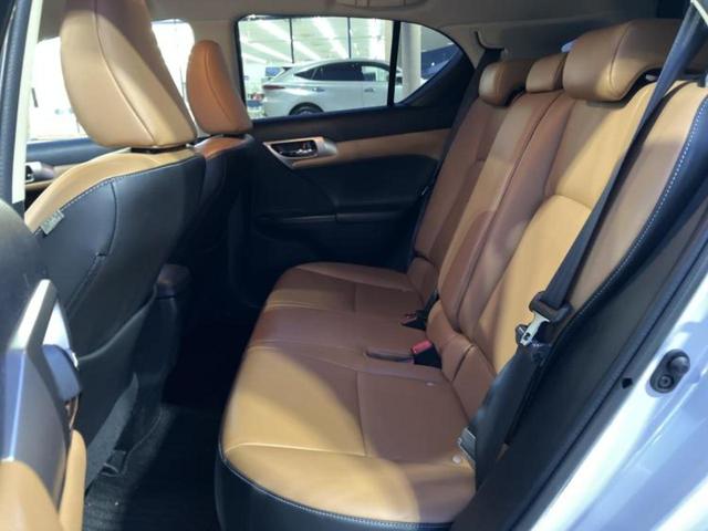 ＣＴ ＣＴ２００ｈバージョンＣ　新品タイヤ／保証書／純正　ＳＤナビ／シートヒーター　前席／シート　合皮／ドライブレコーダー　社外／ヘッドランプ　ＬＥＤ／ＵＳＢジャック／Ｂｌｕｅｔｏｏｔｈ接続／ＨＤＭＩ接続／ＥＴＣ／ＥＢＤ付ＡＢＳ（7枚目）