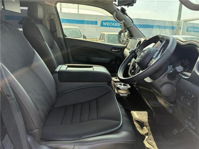 キャラバン マルチベッド・グランドプレミアムＧＸロング　新品タイヤ／保証書／純正　メモリーナビ／フリップダウンモニター　社外　１０．１インチ／インテリジェントルームミラー／衝突安全装置／電動スライドドア／全方位モニター／車線逸脱防止支援システム　ＤＶＤ再生（5枚目）