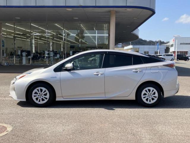 プリウス Ｓセーフティプラス　新品タイヤ／保証書／社外　ナビ／トヨタセーフティセンス／車線逸脱防止支援システム／パーキングアシスト　自動操舵／ヘッドランプ　ＬＥＤ／Ｂｌｕｅｔｏｏｔｈ接続／ＥＴＣ／ＥＢＤ付ＡＢＳ　バックカメラ（2枚目）