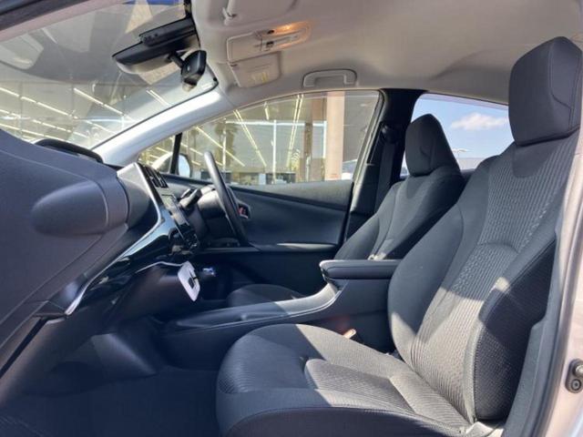 プリウス Ｓセーフティプラス　新品タイヤ／保証書／社外　ナビ／トヨタセーフティセンス／車線逸脱防止支援システム／パーキングアシスト　自動操舵／ヘッドランプ　ＬＥＤ／Ｂｌｕｅｔｏｏｔｈ接続／ＥＴＣ／ＥＢＤ付ＡＢＳ　バックカメラ（6枚目）