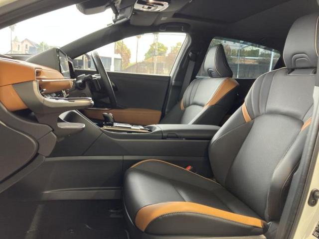 クラウンクロスオーバー ４ＷＤ　ＲＳアドバンスド　サンルーフ／純正エアロ／保証書／純正　ＳＤナビ／トヨタセーフティセンス／シートヒーター／車線逸脱防止支援システム／シート　フルレザー／ヘッドランプ　ＬＥＤ／Ｂｌｕｅｔｏｏｔｈ接続／ＥＴＣ２．０　４ＷＤ（6枚目）