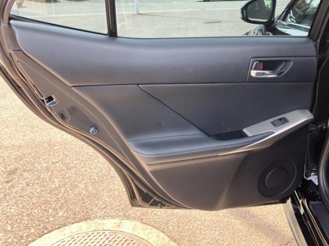 「この車の写真をもっと見たい」「状態が気になる」「この装備はついている？」どんな小さな疑問でもお気軽にお問い合わせください！