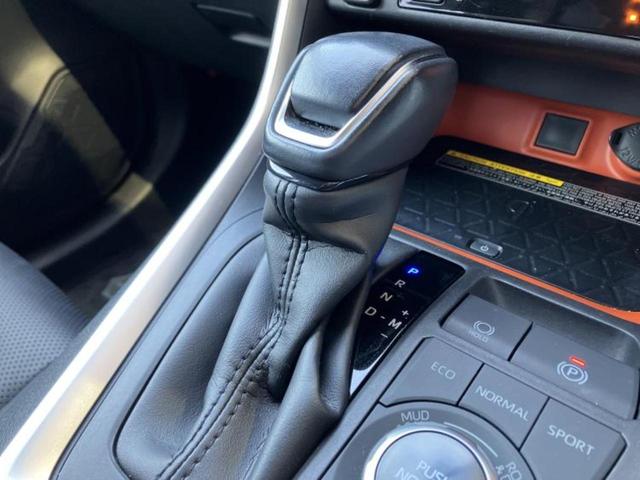 ＲＡＶ４ ４ＷＤアドベンチャー　新品タイヤ／保証書／純正　９インチ　ＳＤナビ／デジタルインナーミラー／衝突安全装置／エアーシート　前席／車線逸脱防止支援システム／シート　合皮／ヘッドランプ　ＬＥＤ／Ｂｌｕｅｔｏｏｔｈ接続　４ＷＤ（17枚目）