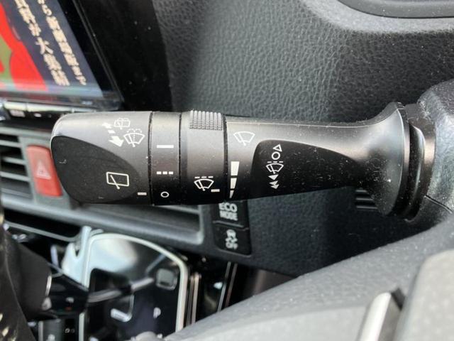 ヴォクシー ＺＳキラメキ２　純正エアロ／社外　９インチ　ＳＤナビ／フリップダウンモニター　社外　１０．１インチ／衝突安全装置／両側電動スライドドア／車線逸脱防止支援システム／ヘッドランプ　ＬＥＤ／Ｂｌｕｅｔｏｏｔｈ接続　ＥＴＣ（15枚目）