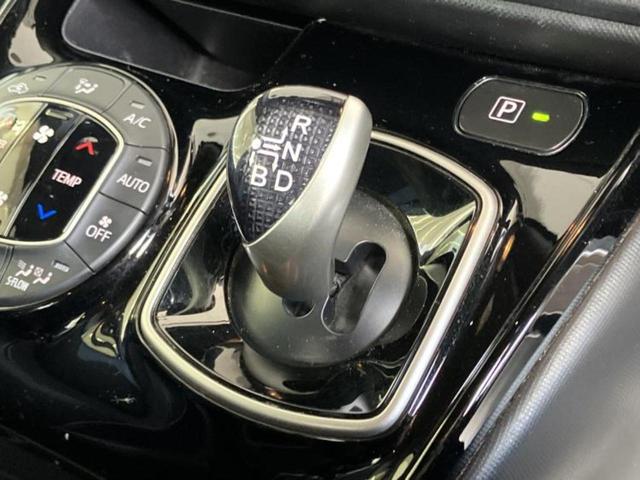 ノア ハイブリッドSiダブルバイビー2 保証書/純正 10インチ SDナビ/フリップダウンモニター 純正 12.1インチ/トヨタセーフティセンス/両側電動スライドドア/シートヒーター 前席/車線逸脱防止支援システム/シート 合皮 DVD再生(18枚目)