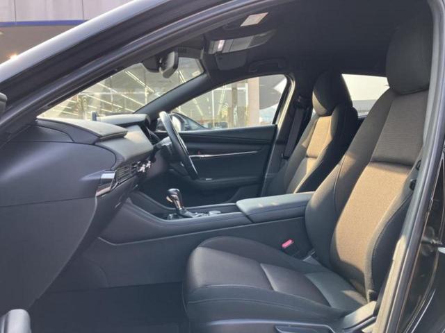 ＭＡＺＤＡ３ファストバック ２０Ｓプロアクティブツーリングセレクション　保証書／純正　ＳＤナビ／アイアクティブセンス（マツダ）／シートヒーター　前席／車線逸脱防止支援システム／ヘッドランプ　ＬＥＤ／ＵＳＢジャック／Ｂｌｕｅｔｏｏｔｈ接続／ＥＴＣ／ＥＢＤ付ＡＢＳ　ＤＶＤ再生（6枚目）