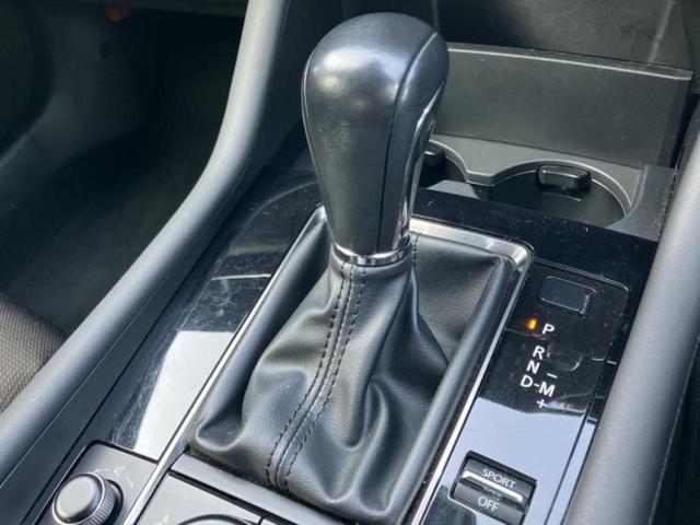 ＭＡＺＤＡ３ファストバック ２０Ｓプロアクティブツーリングセレクション　保証書／純正　ＳＤナビ／アイアクティブセンス（マツダ）／シートヒーター　前席／車線逸脱防止支援システム／ヘッドランプ　ＬＥＤ／ＵＳＢジャック／Ｂｌｕｅｔｏｏｔｈ接続／ＥＴＣ／ＥＢＤ付ＡＢＳ　ＤＶＤ再生（18枚目）