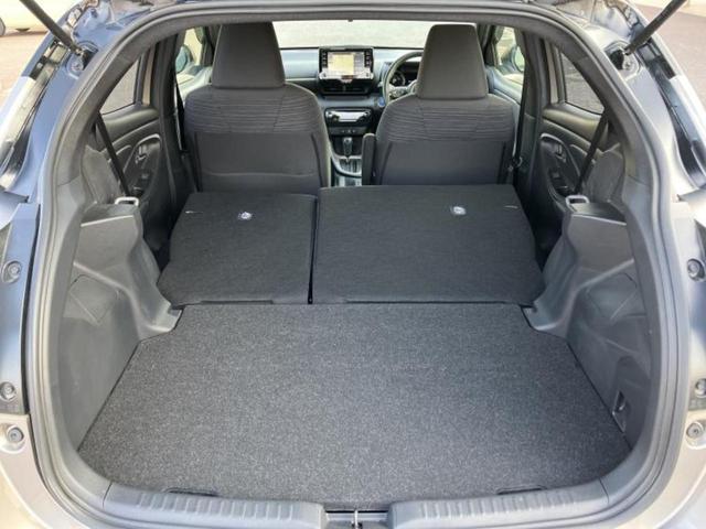 ヤリス ハイブリッドＺ　新品タイヤ／保証書／ディスプレイオーディオ＋ナビ８インチ／衝突安全装置／シートヒーター／車線逸脱防止支援システム／ドライブレコーダー　前後／ヘッドランプ　ＬＥＤ／ＵＳＢジャック　衝突被害軽減システム（19枚目）