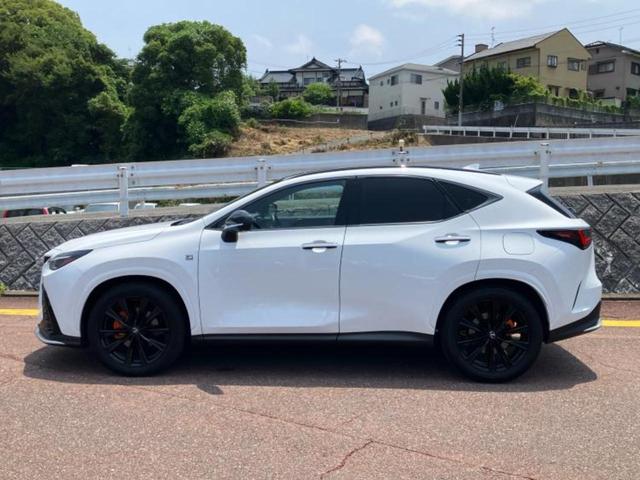ＮＸ ＮＸ３５０ｈ　Ｆスポーツ　パノラマルーフ／保証書／ディスプレイオーディオ＋ナビ１４インチ／デジタルインナーミラー／プリクラッシュセーフティ／シートヒーター／パノラミックビューモニター／車線逸脱防止支援システム　革シート（2枚目）