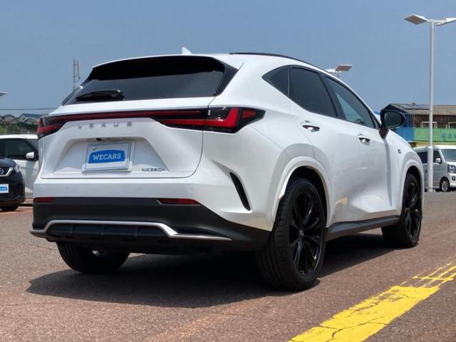 ＮＸ ＮＸ３５０ｈ　Ｆスポーツ　パノラマルーフ／保証書／ディスプレイオーディオ＋ナビ１４インチ／デジタルインナーミラー／プリクラッシュセーフティ／シートヒーター／パノラミックビューモニター／車線逸脱防止支援システム　革シート（3枚目）