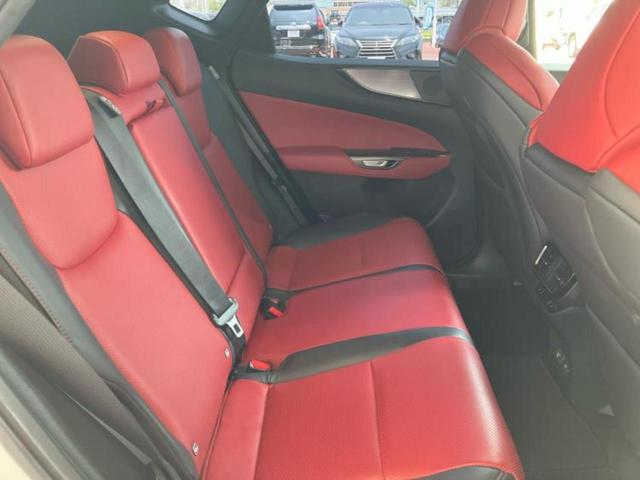 ＮＸ ＮＸ３５０ｈ　Ｆスポーツ　パノラマルーフ／保証書／ディスプレイオーディオ＋ナビ１４インチ／デジタルインナーミラー／プリクラッシュセーフティ／シートヒーター／パノラミックビューモニター／車線逸脱防止支援システム　革シート（5枚目）