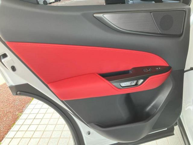 ＮＸ ＮＸ３５０ｈ　Ｆスポーツ　パノラマルーフ／保証書／ディスプレイオーディオ＋ナビ１４インチ／デジタルインナーミラー／プリクラッシュセーフティ／シートヒーター／パノラミックビューモニター／車線逸脱防止支援システム　革シート（23枚目）