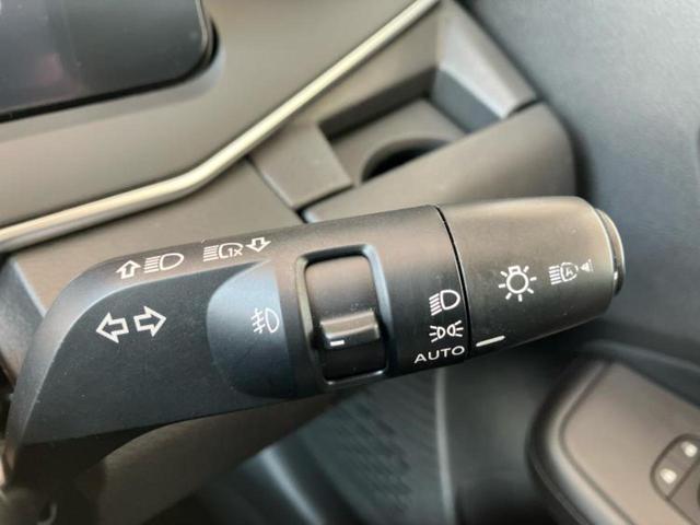 ノート Ｘ　純正　９インチ　ＳＤナビ／インテリジェントルームミラー／エマージェンシーブレーキ／アラウンドビューモニター／車線逸脱防止支援システム／プロパイロット／パーキングアシスト　バックガイド　全周囲カメラ（17枚目）