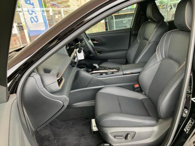 クラウンスポーツ ４ＷＤ　Ｚ　ガラスルーフ／モデリスタエアロ／保証書／純正　ＳＤナビ／デジタルインナーミラー／トヨタセーフティセンス／シートヒーター　前席／全方位モニター／車線逸脱防止支援システム／シート　フルレザー　革シート（6枚目）