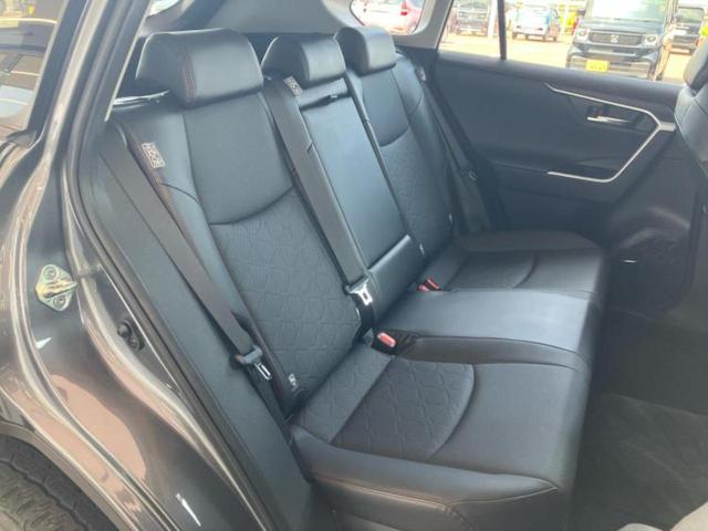 ＲＡＶ４ ４ＷＤハイブリッドアドベンチャーオフロードパッケ２　新品タイヤ／保証書／ディスプレイオーディオ＋ナビ１０．５インチ／デジタルインナーミラー／トヨタセーフティセンス／シートヒーター　前席／パノラミックビューモニター／車線逸脱防止支援システム　全周囲カメラ（5枚目）