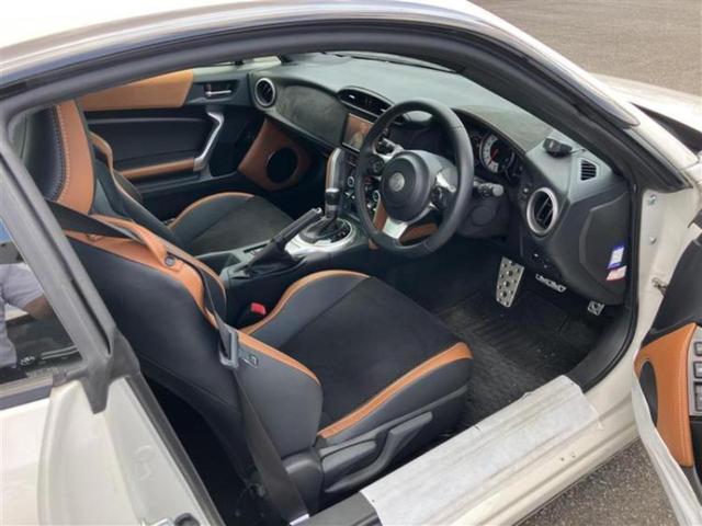 ８６ ＧＴリミテッド　新品タイヤ／保証書／純正　ＳＤナビ／シートヒーター／ＥＢＤ付ＡＢＳ／横滑り防止装置／フルセグＴＶ／エアバッグ　運転席／エアバッグ　助手席／エアバッグ　サイド／アルミホイール　純正　１７インチ　記録簿（5枚目）