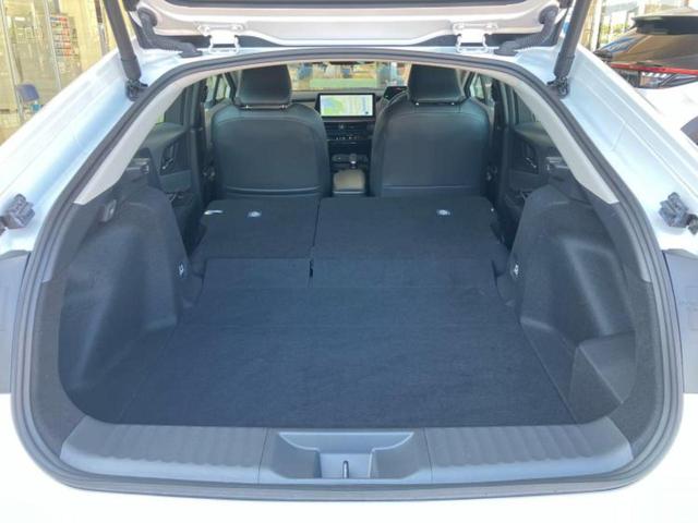 プリウス Ｚ　ガラスルーフ／保証書／純正　ＳＤナビ／トヨタセーフティセンス／シートヒーター／全方位モニター／車線逸脱防止支援システム／シート　合皮／パーキングアシスト　自動操舵／電動バックドア　衝突被害軽減システム（19枚目）