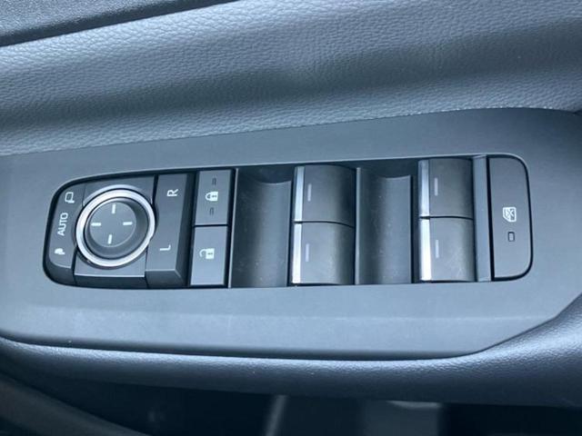 プリウス Ｚ　ガラスルーフ／保証書／純正　ＳＤナビ／トヨタセーフティセンス／シートヒーター／全方位モニター／車線逸脱防止支援システム／シート　合皮／パーキングアシスト　自動操舵／電動バックドア　衝突被害軽減システム（28枚目）