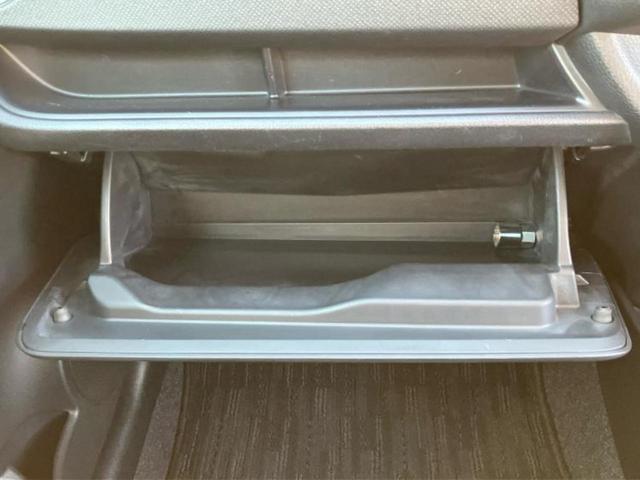 ヴィッツ Ｕ　新品タイヤ／保証書／純正　ＳＤナビ／シートヒーター／ヘッドランプ　ＨＩＤ／Ｂｌｕｅｔｏｏｔｈ接続／ＥＴＣ／ＥＢＤ付ＡＢＳ／横滑り防止装置／アイドリングストップ／バックモニター／フルセグＴＶ（45枚目）