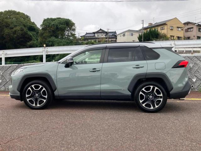 ＲＡＶ４ ４ＷＤアドベンチャー　サンルーフ／保証書／純正　９インチ　ＳＤナビ／衝突安全装置／シートヒーター　前席／車線逸脱防止支援システム／シート　合皮／ヘッドランプ　ＬＥＤ／ＥＴＣ２．０／ＥＢＤ付ＡＢＳ／横滑り防止装置　４ＷＤ（2枚目）