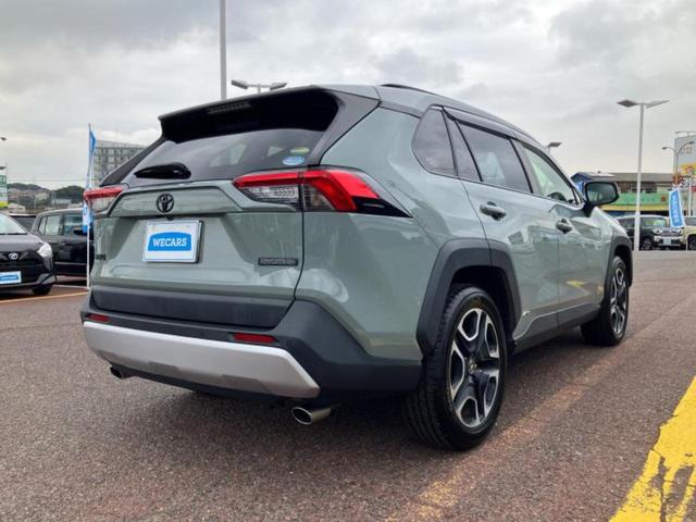 ＲＡＶ４ ４ＷＤアドベンチャー　サンルーフ／保証書／純正　９インチ　ＳＤナビ／衝突安全装置／シートヒーター　前席／車線逸脱防止支援システム／シート　合皮／ヘッドランプ　ＬＥＤ／ＥＴＣ２．０／ＥＢＤ付ＡＢＳ／横滑り防止装置　４ＷＤ（3枚目）