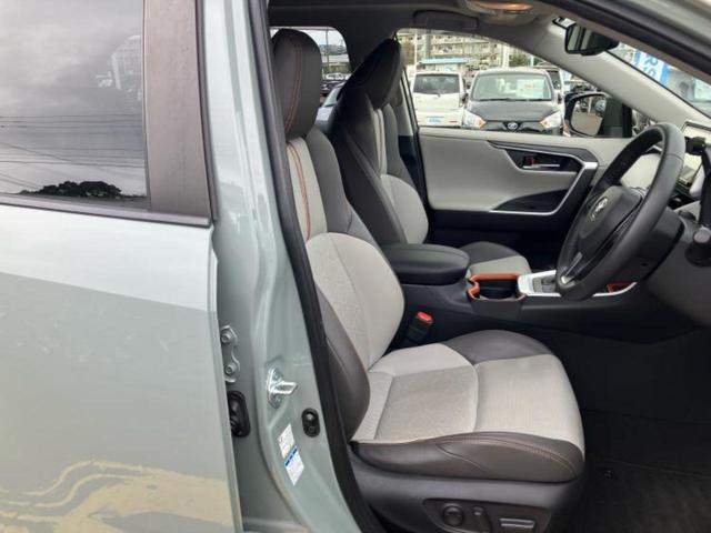 ＲＡＶ４ ４ＷＤアドベンチャー　サンルーフ／保証書／純正　９インチ　ＳＤナビ／衝突安全装置／シートヒーター　前席／車線逸脱防止支援システム／シート　合皮／ヘッドランプ　ＬＥＤ／ＥＴＣ２．０／ＥＢＤ付ＡＢＳ／横滑り防止装置　４ＷＤ（4枚目）