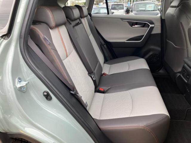 ＲＡＶ４ ４ＷＤアドベンチャー　サンルーフ／保証書／純正　９インチ　ＳＤナビ／衝突安全装置／シートヒーター　前席／車線逸脱防止支援システム／シート　合皮／ヘッドランプ　ＬＥＤ／ＥＴＣ２．０／ＥＢＤ付ＡＢＳ／横滑り防止装置　４ＷＤ（5枚目）