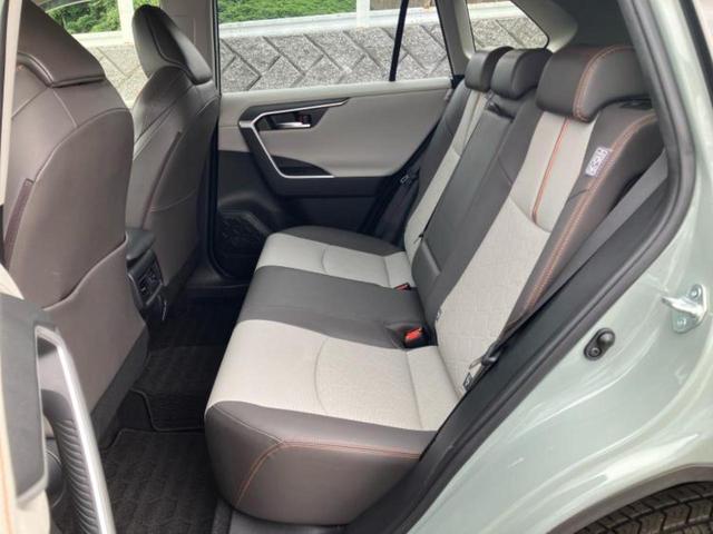 ＲＡＶ４ ４ＷＤアドベンチャー　サンルーフ／保証書／純正　９インチ　ＳＤナビ／衝突安全装置／シートヒーター　前席／車線逸脱防止支援システム／シート　合皮／ヘッドランプ　ＬＥＤ／ＥＴＣ２．０／ＥＢＤ付ＡＢＳ／横滑り防止装置　４ＷＤ（7枚目）