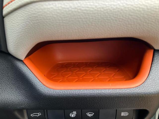 ＲＡＶ４ ４ＷＤアドベンチャー　サンルーフ／保証書／純正　９インチ　ＳＤナビ／衝突安全装置／シートヒーター　前席／車線逸脱防止支援システム／シート　合皮／ヘッドランプ　ＬＥＤ／ＥＴＣ２．０／ＥＢＤ付ＡＢＳ／横滑り防止装置　４ＷＤ（42枚目）