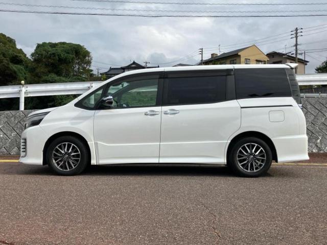 ヴォクシー ZSキラメキ2 新品タイヤ/社外 9インチ SDナビ/フリップダウンモニター 社外 10.1インチ/衝突安全装置/両側電動スライドドア/車線逸脱防止支援システム/ヘッドランプ LED/ETC/EBD付ABS(2枚目)